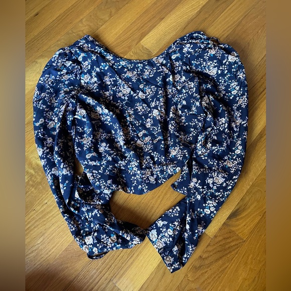 SHEIN Backless Floral Top - Picture 2 of 5